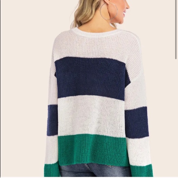 JUST IN ‼️NAVY IVORY GREEN SOFT SWEATER- Sweater - Picture 3 of 8
